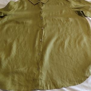 This versatile shirt in Soft cotton